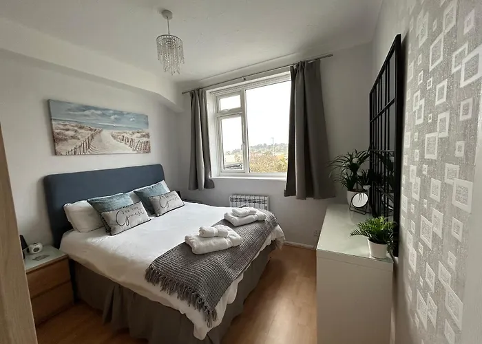 Shorebanks - Harbour View Apartment In Sandbanks.