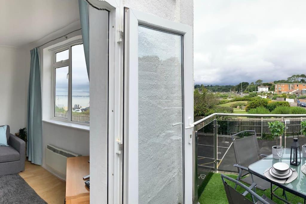 Shorebanks - Harbour View In Sandbanks. Apartment Poole